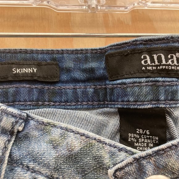a.n.a. Skinny Stretch Jeggings, Blue Floral, Size 6 - Picture 4 of 5